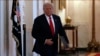 ARCHIVO - El presidente Donald Trump llega antes de firmar una orden ejecutiva que prohíbe a las atletas transgénero competir en eventos deportivos femeninos o femeninos, en la Sala Este de la Casa Blanca, el 5 de febrero de 2025, en Washington.