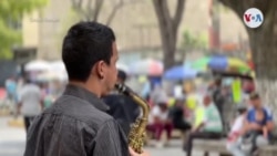 El saxofón que recorre “apagadas” calles de Caracas