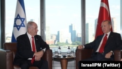 Rais wa Uturuki Recep Tayyip Erdogan (kushoto) na Waziri Mkuu wa Israeli Benjamin Netanyahu.