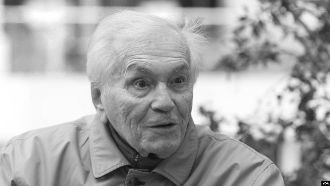 Univerzitetski profesor, sociolog kulture i književnik Radoslav Ratko Božović preminuo je u Beogradu u 90. godini, 23. novembra 2023. (Foto: FoNet)