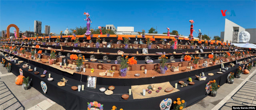 El altar de muertos mide 1,14 metros cuadrados y fue diseñado por Joe Demikeli. 
