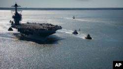 Ảnh do Hải quân Hoa Kỳ cung cấp: tàu USS Gerald R. Ford bắt đầu chuyến thử nghiệm trên biển đầu tiên từ Newport, Virginia, ngày 8 tháng 4 năm 2017. (Hải quân Hoa Kỳ qua AP)