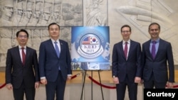 일라이 래트너(오른쪽 두번째) 미 국방부 인도태평양안보차관보와 허태근(왼쪽 두번째) 한국 국방부 국방정책실장 등 미한 국방 당국자들이 워싱턴 D.C.에서 회동하고 있다. (자료사진=한국 국방부 제공)