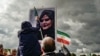 پارلمان اروپا: جمهوری اسلامی به خانواده مهسا امینی برای دریافت «جایزه ساخاروف» اجازه سفر بدهد