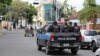 Una patrulla policial circula por Managua, capital de Nicaragua, donde el gobierno mantiene prohibido todo tipo de manifestación en contra del presidente Daniel Ortega. Foto VOA