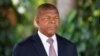 O presidente angolano João Lourenço prestes a receber o presidente francês Emmanuel Macron no palácio presidencial da Casa Rosada, em Luanda, a 3 de Março de 2023. 