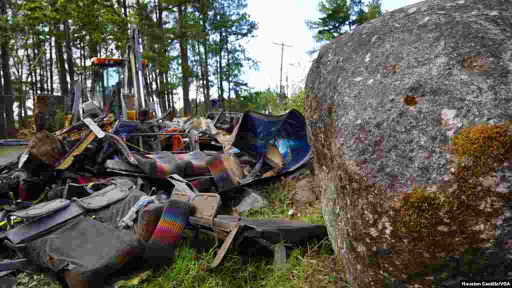 En el barranco donde cayó el autobús, en Chiriquí, hay rocas grandes, lo que según los lugareños provocó la tragedia. Foto Houston Castillo, VOA