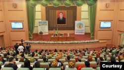 AQSh Turkmanistonda ham ingliz tili o'qituvchilarini tayyorlashda ko'maklashib kelmoqda 