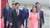 Tổng thống Philippines Ferdinand Marcos Jr. và phu nhân tới sân bay Nội Bài ở Hà Nội chiều ngày 29/1 cho chuyến thăm đầu tiên của ông từ khi nhậm chức tới Việt Nam.