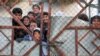 ONU insta a talibanes a levantar prohibiciones a mujeres