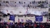 Insurrectos violentos, visiblemente identificados como leales al entonces presidente Donald Trump asaltan el Capitolio el 6 de enero de 2021 en Washington.