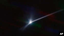 美國太空總署飛船撞擊雙衛一小行星所產生的煙雲。(2022年9月26日）