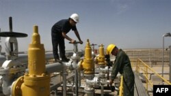 Iran là nước xuất khẩu dầu nhiều thứ 3 trên thế giới, bán ra ngoài nước hơn 2,5 triệu thùng dầu mỗi ngày