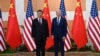 （資料圖片）喬·拜登(R)總統和中習近平出席(左)在20國集團(G20)峰會的間隙在印度尼西亞度假勝地巴厘島努沙舉行會晤。(法新社）