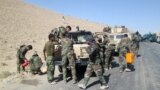 Forças do exército afegão a caminho de Kunduz
