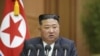 En esta imagen de archivo publicada por el gobierno de Corea del Norte, se muestra al líder norcoreano Kim Jong Un durante un discurso en el parlamento en Pyongyang, Corea del Norte, el 8 de septiembre de 2022. 