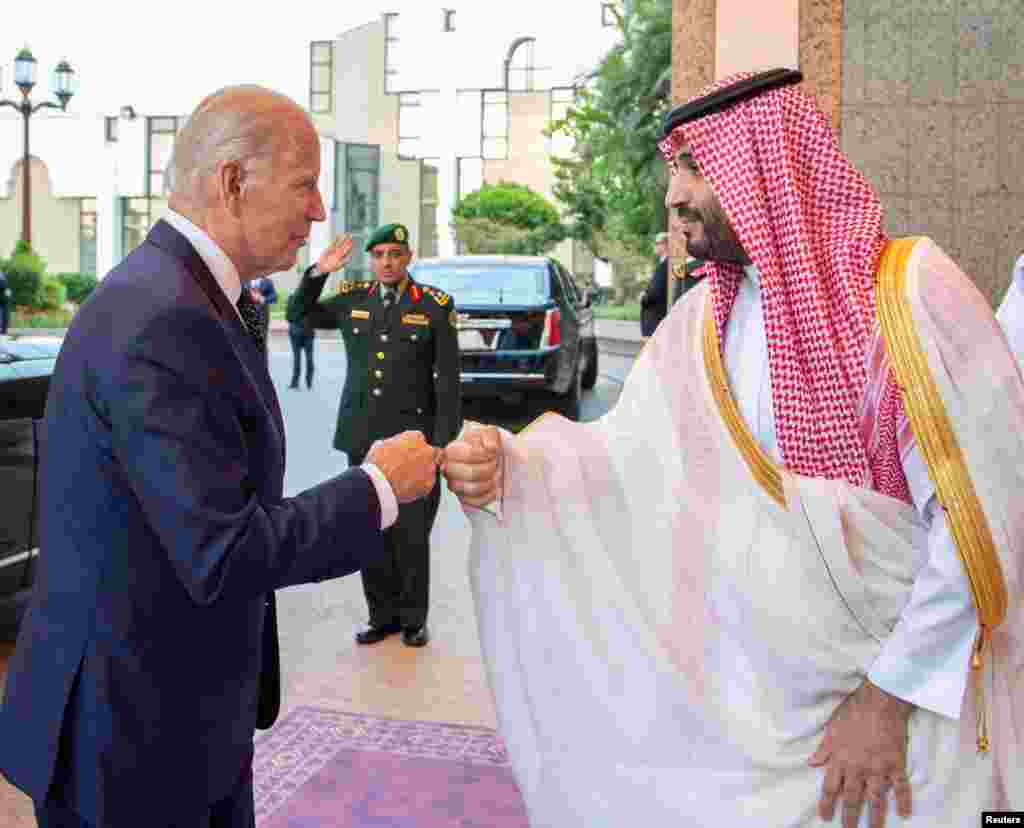 AQSh rahbari Jo Bayden Saudiya Arabistoni valiahd shahzodasi Muhammad bin Salmon bilan uchrashdi. Jidda. 
