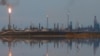 Mayor refinería de Venezuela tiene cinco días paralizada por falla eléctrica: fuentes