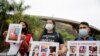 AECHIVO: Un grupo de personas protestan ante la sede del servicio de inteligencia Sebin, en Caracas, Venezuela, el 3 de noviembre de 2021. 