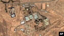 Ảnh vệ tinh của DigitalGlobe và Viện Khoa học và An ninh Quốc tế cho thấy khu phức hợp quân sự Parchin gần Tehran