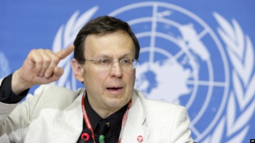 Dr. Mario Raviglione, Director, STOP TB Department of WHO, answers journalist's questions about new technologies that will help countries to accelerate their fight against drug-resistant tuberculosis, during a press conference in Geneva, Switzerland (File