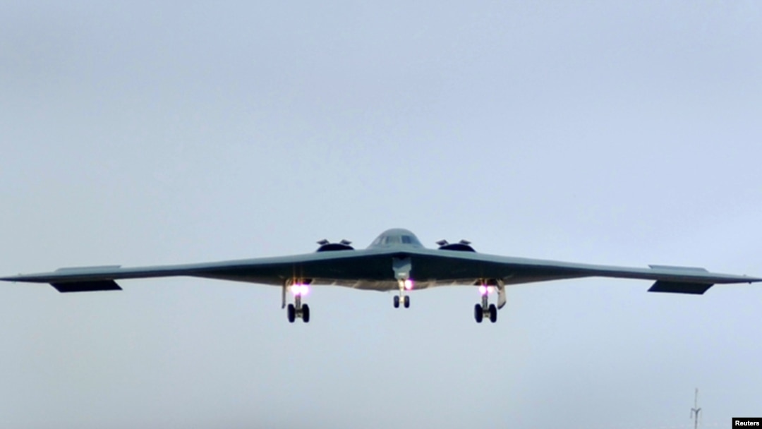 El bombardero Spirit B-2, indetectable por los radares, es capaz de transportar armas convencionales y nucleares.