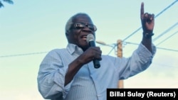 Afonso Dhlakama em comício na Morrumbala, Zambezia, Moçambique. 