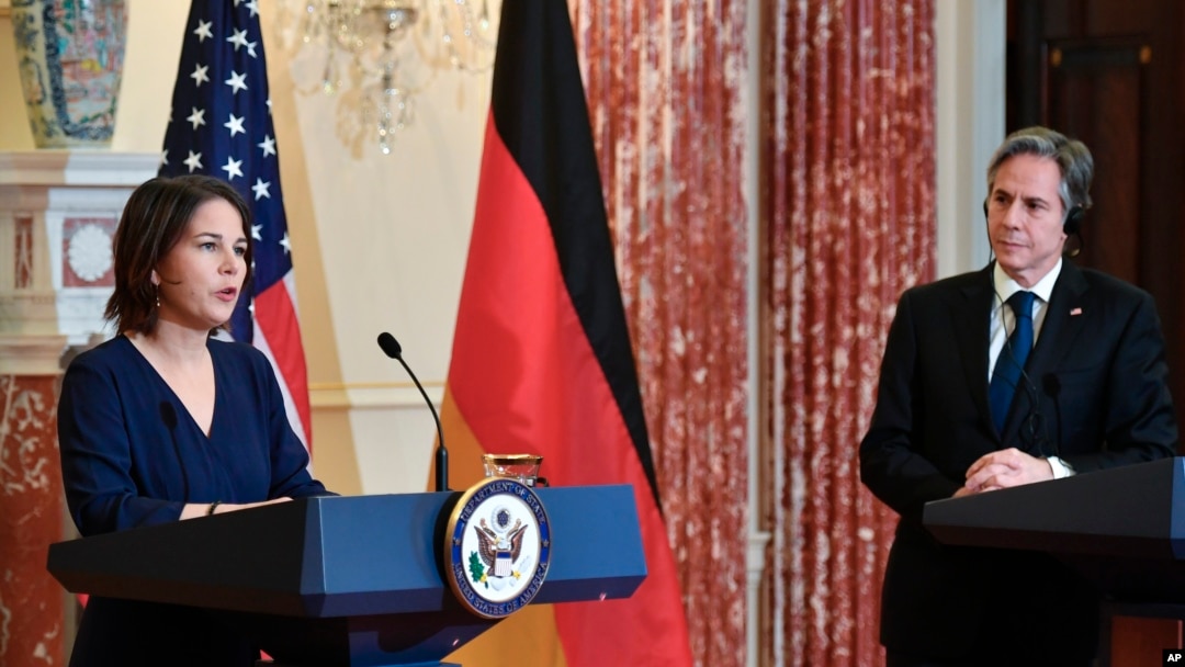 German Foreign Minister Annalena Baerbock (L) speaks during a news conference with Secretary of State Antony Blinken at the State Department, Jan. 5, 2022, in Washington.