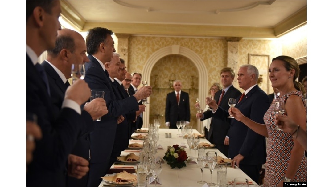 Potpredsednik SAD nazdravlja crnogorskim domaćinima