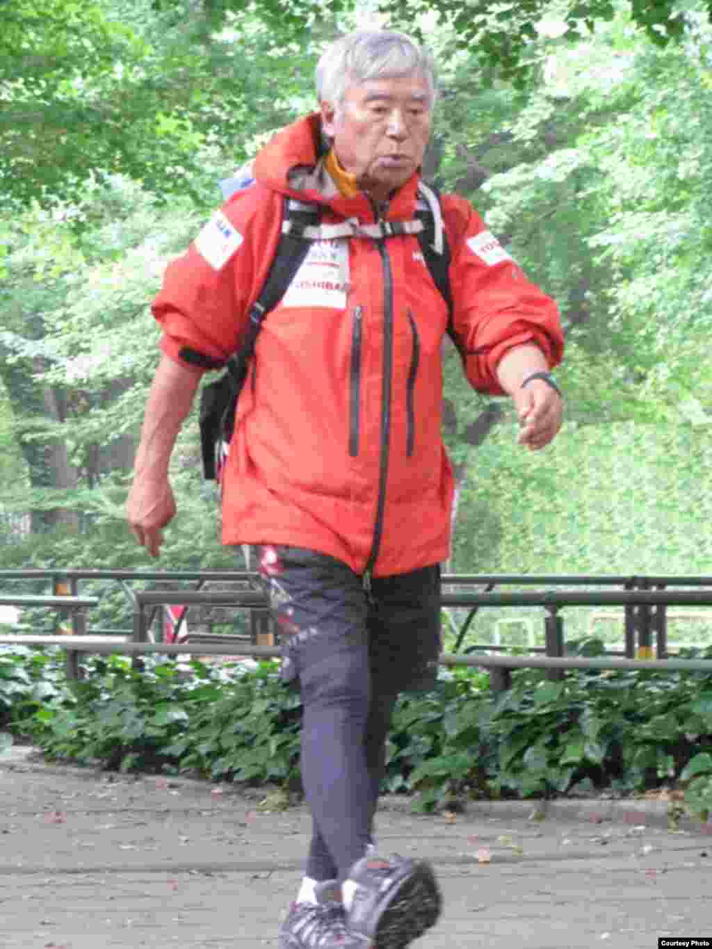 Ông Yuichiro Miura tập luyện tại Tokyo cho chuyến leo núi Everest vào năm 2013. (Miura Dolphins)
