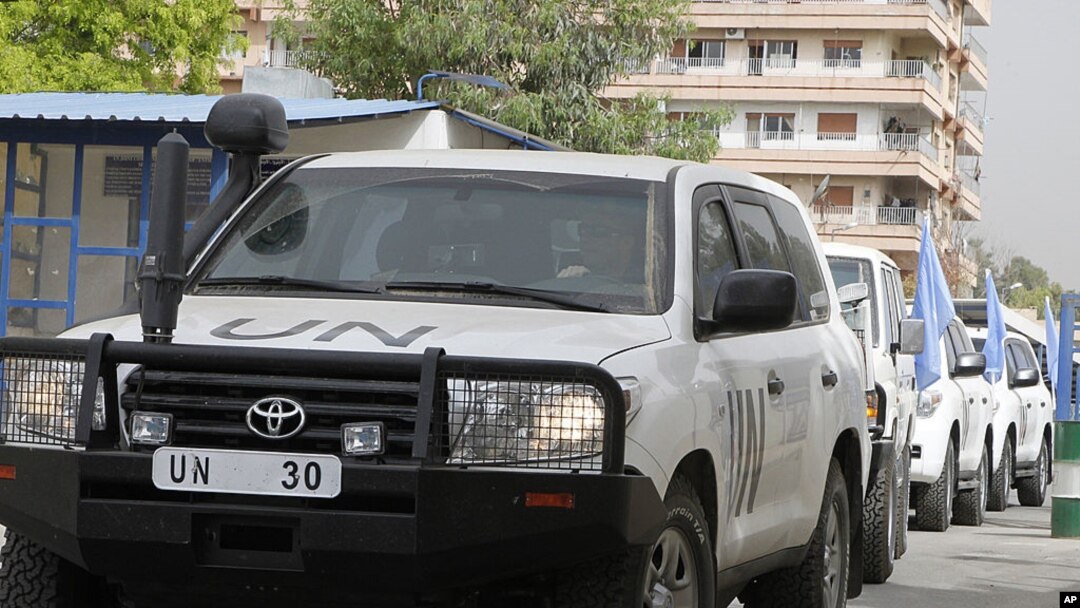 United Nations observers leaving the U.N. office in Damascus, Syria, as they head to areas where protests have been taking place, May 1, 2012. (Reuters)
