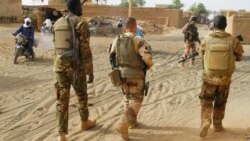 Wanajeshi wa Mali wakipiga doria na wanajeshi wa Ufaransa katika mji wa Menaka, Mali
