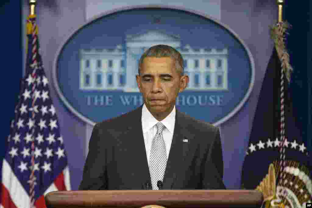 Tổng thống Mỹ Barack Obama gọi vụ tấn công ở Paris là một "nỗ lực kinh hoàng nhằm khủng bố thường dân."