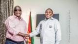 Afonso Dhlakama, líder da RENAMO (esq) e Filipe Nyusi, Presidente da República de Moçambique quando do seu primeiro encontro
