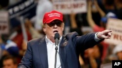 Ứng cử viên tổng thống đảng Cộng hòa Donald Trump phát biểu tại Tucson, Arizona, ngày 19/3/2016.