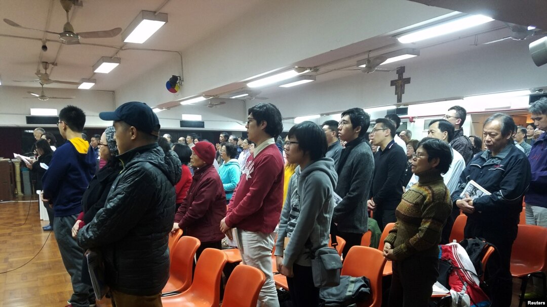 About 200 Catholics attend a prayer meeting for the Chinese Church after news emerge that Beijing and the Vatican have reached a deal on bishop appointments, in Hong Kong, China, Feb. 12, 2018. 