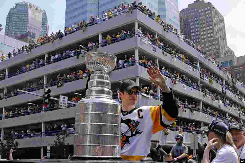 Pittsburgh Penguins' Sidney Crosby rides with the Stanley Cup in the Stanley Cup victory parade in Pittsburgh, Pennsylvania, June 14, 2017.