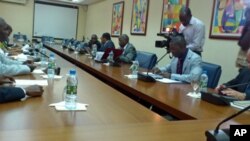 Sala de Reuniões da Comissão Nacional Eleitoral de Angola (Luanda) na Sessão Extraordinária que elegeu o responsável da CNE, em substituição de Suzana Inglês (Maio 2012)