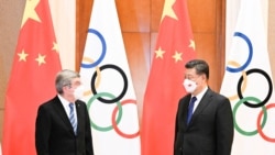 시진핑(오른쪽) 중국 국가주석과 토마스 바흐 국제올림픽위원회(IOC) 위원장이 25일 베이징 댜오위타이 국빈관에서 회동하고 있다.