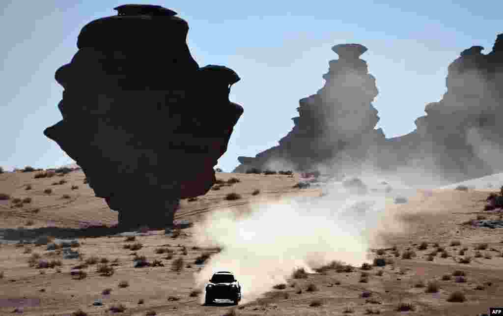 Mini's Argentinian drivers Orlando Terranova and co-driver Bernardo Grue compete during the Stage 3 of the Dakar 2020 around Neom, Saudi Arabia.