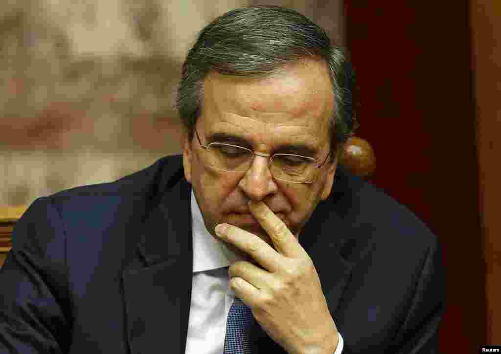Greek Prime Minister Antonis Samaras reacts in parliament during the last round of a presidential vote in Athens, Dec. 29, 2014. 
