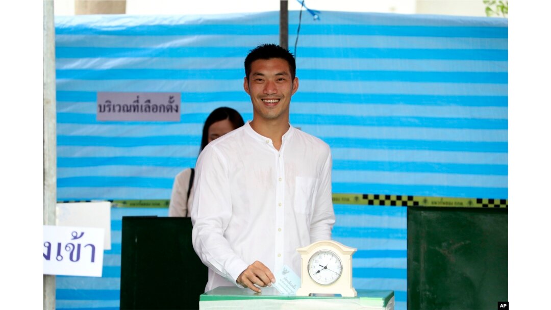 Thanathorn Juangroongruangkit, leader of Future Forward Party, poses as he casts his vote during general election at a polling station in Bangkok, March 24, 2019.