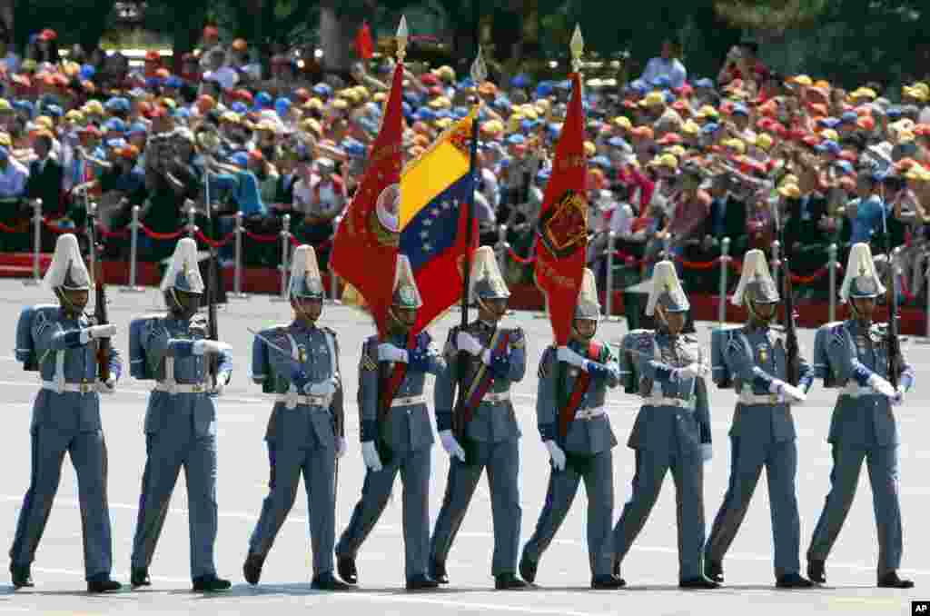 Toán binh sĩ Venezuela tham gia cuộc diễu hành kỷ niệm 70 năm ngày kết thúc Thế chiến thứ II tại Bắc Kinh, 3/9/2015.