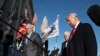 El presidente Donald Trump, junto al secretario de Defensa Jim Mattis, izquierda, y el vicepresidente Mike Pence, en el Pentágono. Enero 18, de 2018.