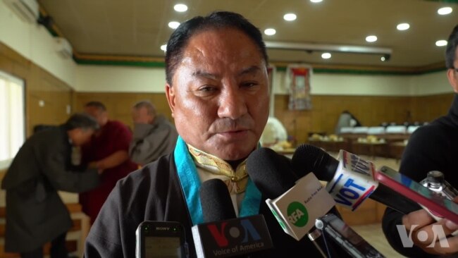 བོད་མི་མང་སྤྱི་འཐུས་པདྨ་འབྱུང་གནས་མཆོག་གིས་ཚོགས་གཙོའི་དམ་བཅའ་བཞེས་པ།