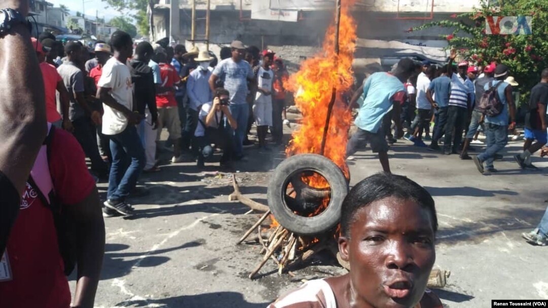 Protesters set fire to tires, blocking a street in downtown Port au Prince, Haiti on Nov 18, 2018.
