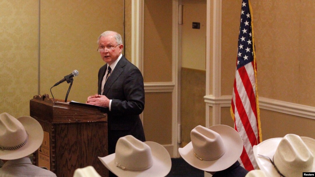 El Fiscal General Jeff Sessions defendió ante alguaciles fronterizos la política de inmigración del gobierno de Donald Trump. Abril 11 de 2018.
