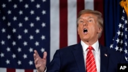 美國前總統唐納德·特朗普(Donald Trump)2024年1月22日在新罕布什爾州拉科尼亞發表競選演說。（美聯社）