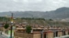 བོད་བརྒྱུད་ནང་བསྟན་གྱི་བསླབ་གཞི་ཁག་དངོས་སུ་རྒྱ་སྐད་ཐོག་སློབ་ཁྲིད་ལག་བསྟར་བྱེད་དགོས་པའི་བཙན་བཀའ་གཏོང་བཞིན་པ།