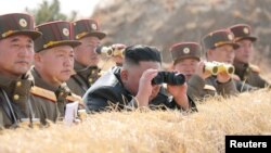 Corea del Norte lanzó el sábado dos supuestos misiles balísticos de corto alcance al mar, dijo el ejército de Corea del Sur, mientras sigue expandiendo sus capacidades militares ante el bloqueo de las negociaciones nucleares.